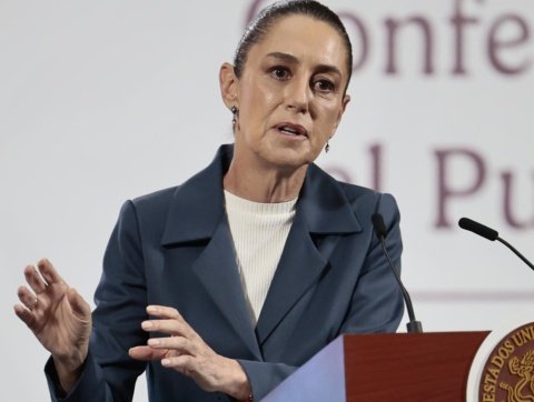 Sheinbaum exige profundas investigaciones sobre el caso del inmigrante asesinado en redada policial en Chicago, buscando justicia y transparencia.