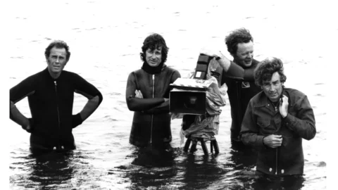 "Tesoros submarinos y armas al viento: 'Tiburón' hace historia en la taquilla con su relanzamiento"