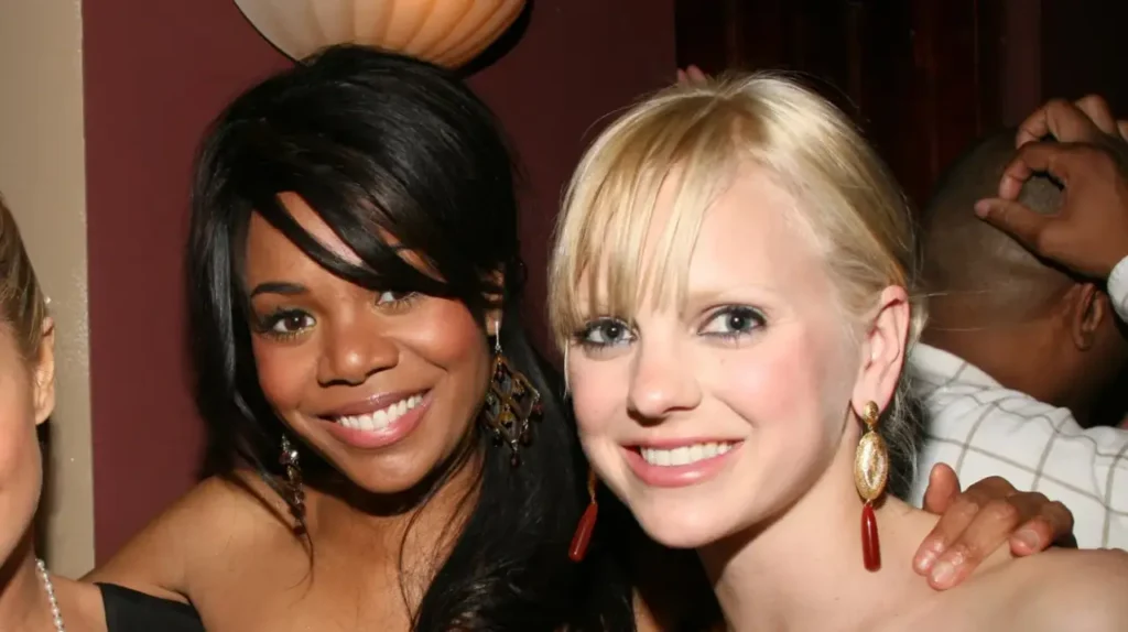 "La comedia terrorífica vuelve a estrenarse: Anna Faris y Regina Hall lideran elenco en la próxima entrega de 'Scary Movie', un desafío más aterrante para las estrellas del cine"