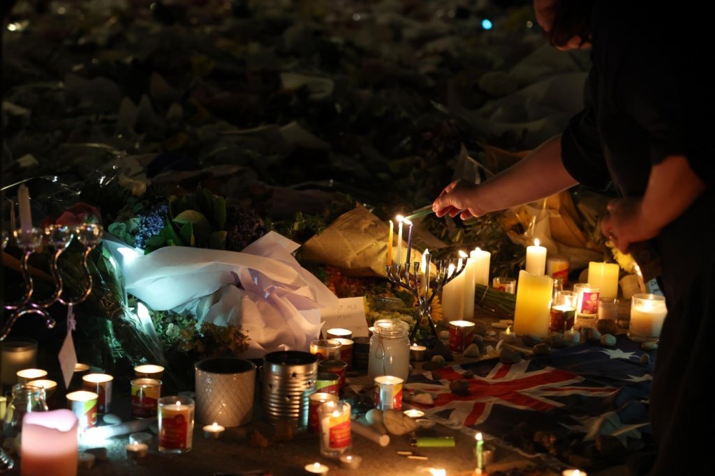 El ataque en Australia llegó tras un enorme aumento del antisemitismo en línea: investigación