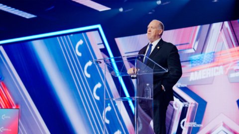 Trump enviará al "zar de la frontera" a Minnesota ante disturbios por segundo civil muerto