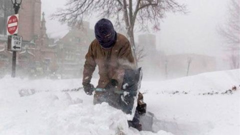 La Furia Invernal: EE.UU. y Canadá en Estado de Alarma por Tormenta que Puede Afectar a 170 Millones de Personas
