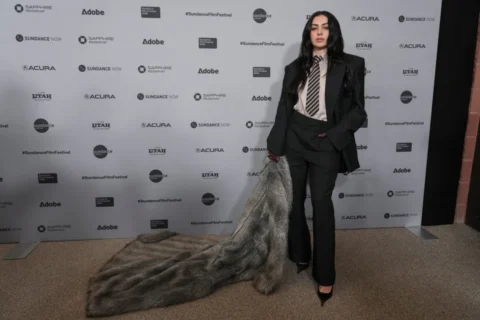 Charli XCX vive su momento como estrella de cine y se despide de Brat