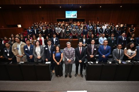 La reforma electoral separa a Morena del PT y del Verde en tres temas: ‘pluris’, dice Monreal