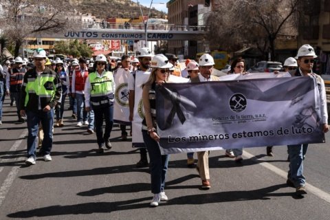 Marchan en 3 estados por la desaparición de los mineros en la Concordia, Sinaloa
