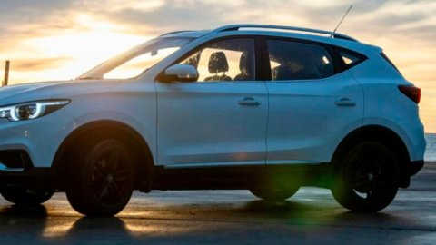 Anuncia Donald Trump un arancel del 100% a los automóviles de origen chino que ingresen a EU