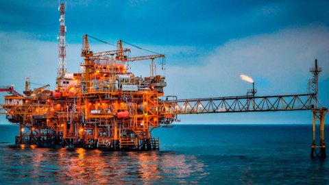 Precios del petróleo vuelven a ubicarse por debajo de los 100 dólares por barril