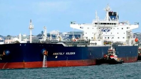 Arriba a Cuba petrolero ruso con 740 mil barriles de crudo
