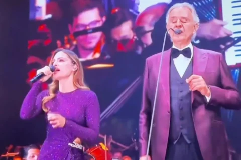 Bocelli convierte el Zócalo en pista de baile con cumbia inesperada