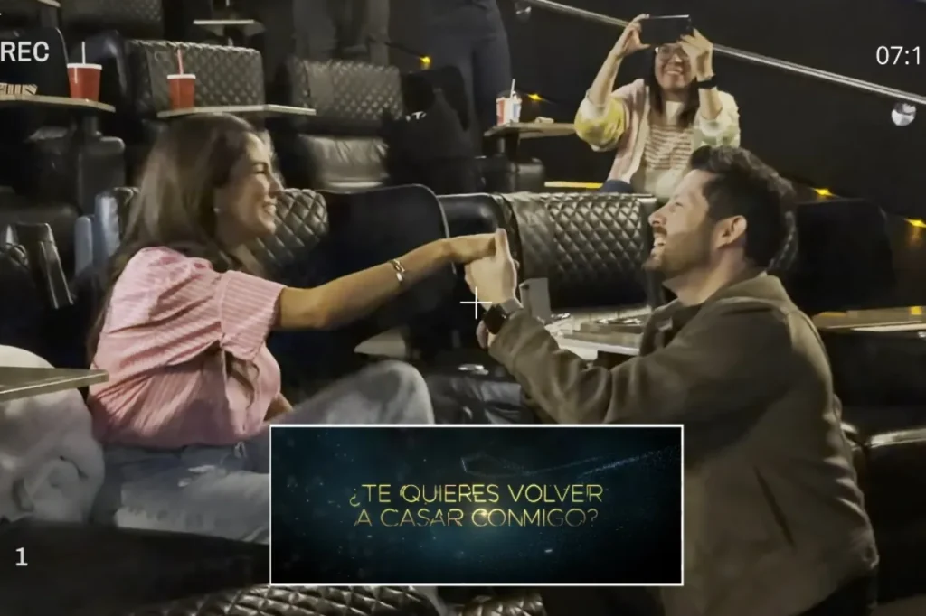 Recibe Karla Díaz romántica propuesta tras 5 años de casada