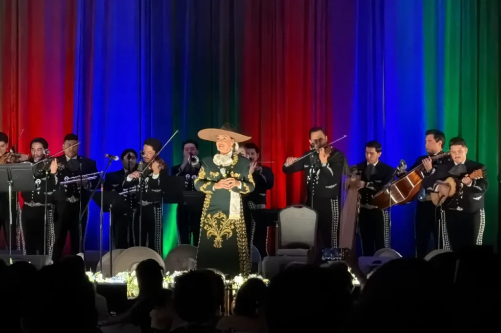 Aida Cuevas hace historia: entra al Salón de la Fama del Mariachi en Texas